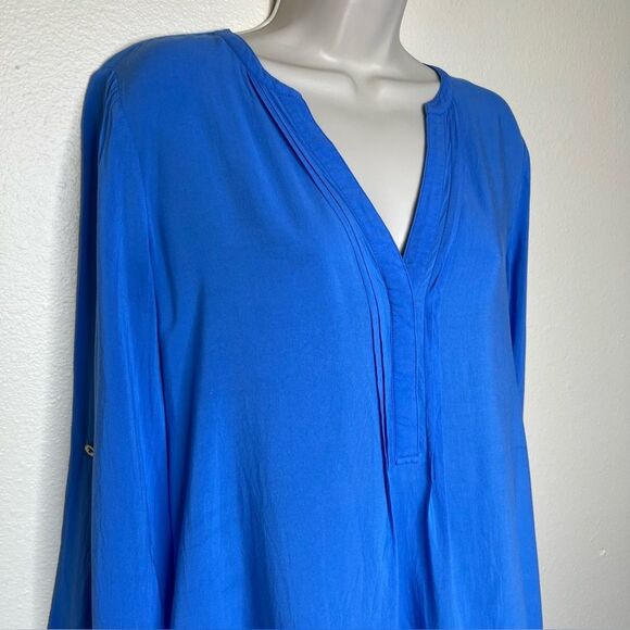 Lilly Pulitzer Blue Popover Roll Tab Long Sleeve Rayon Shirt Women Medium FLAWED - Picture 2 of 13